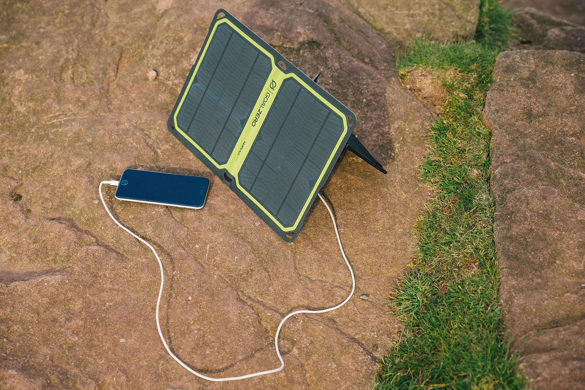 goal-zero-nomad-7-solar-panel-accessories-technology-001