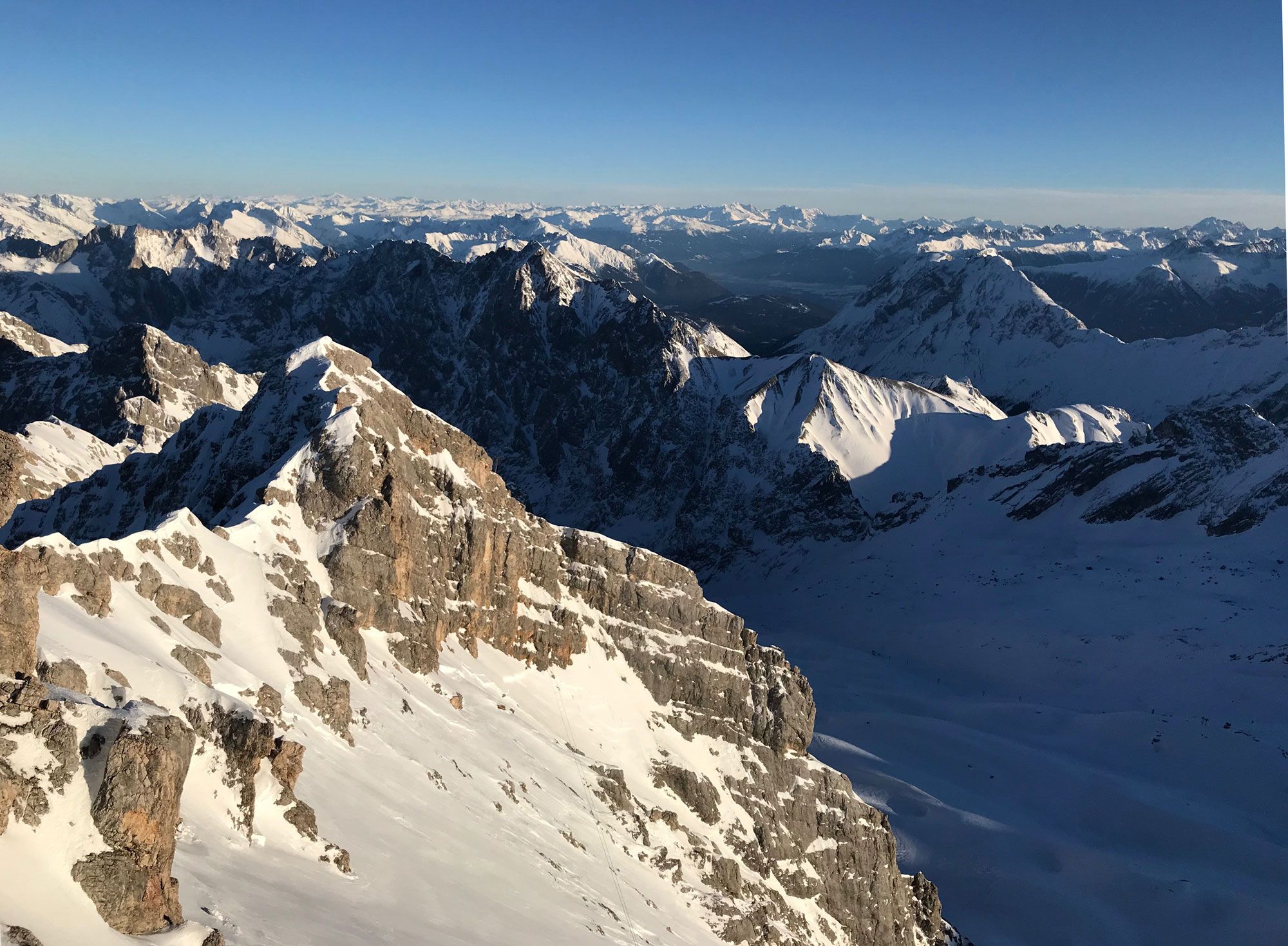 zugspitze-land-rover-phone