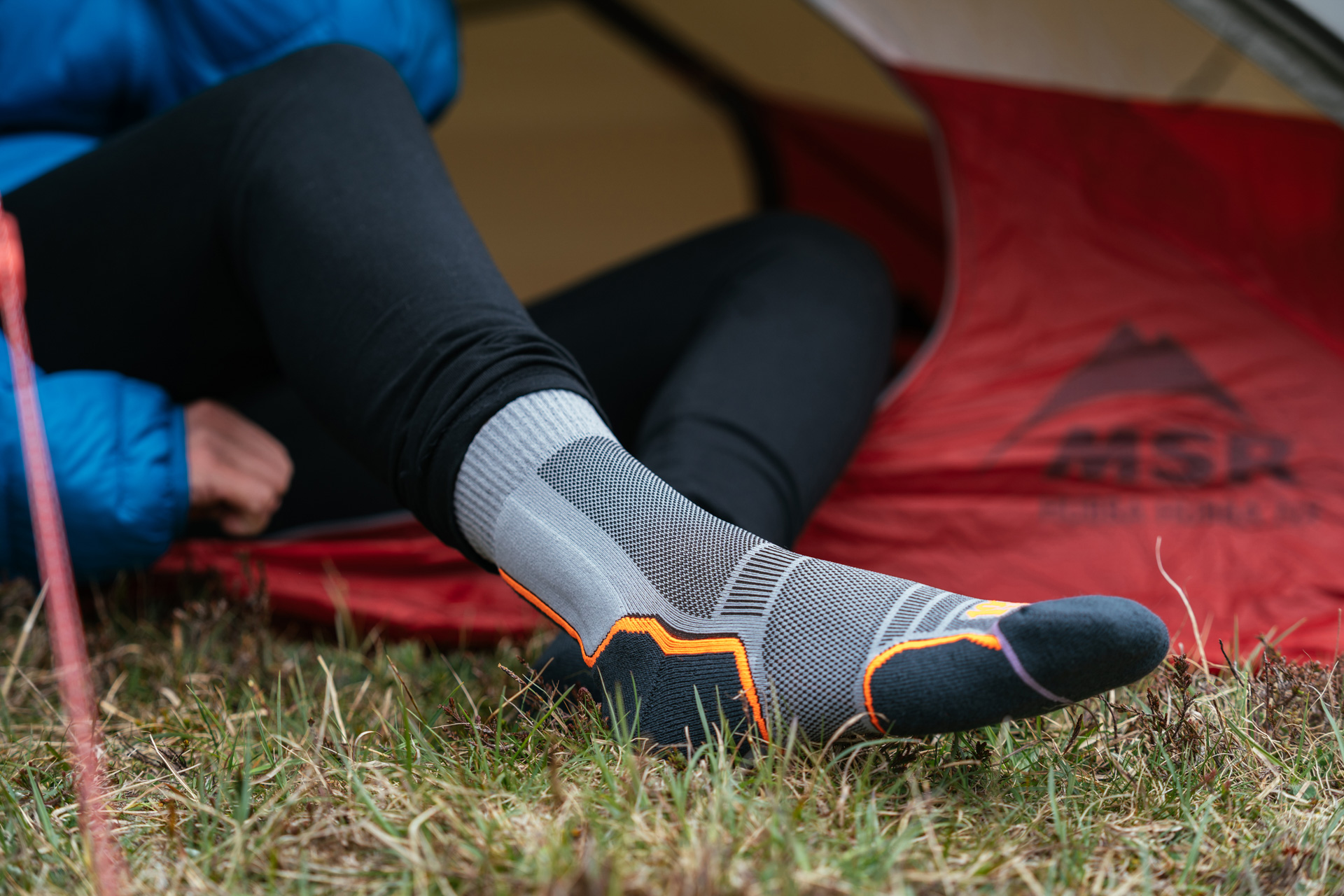 GearLimits' contributor Inge reviewed the Fjällräven Abisko Trail Tights.  Are these trousers fulfil all of Fjällräven's promises; functional and  technical due t…