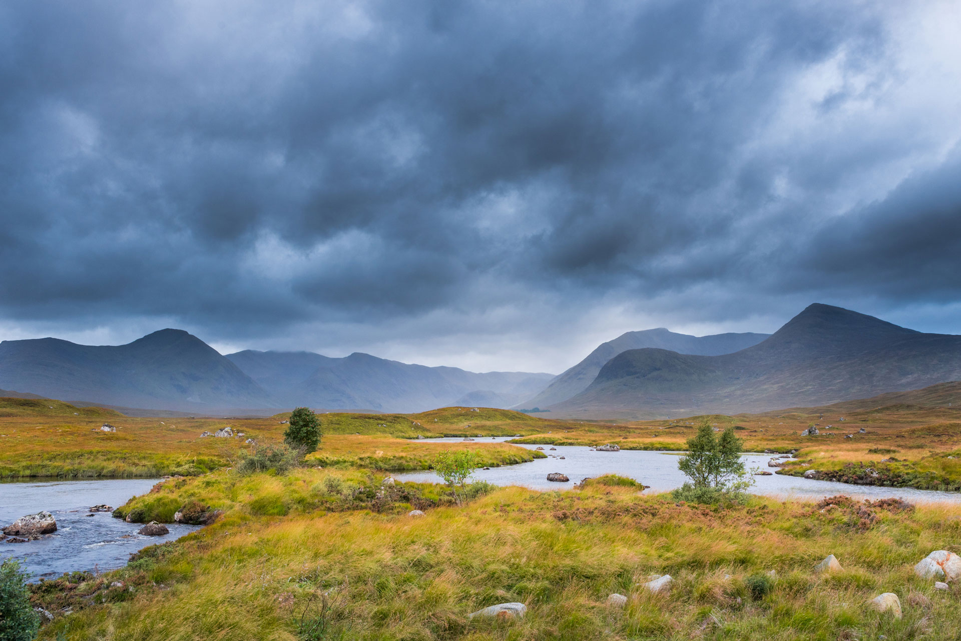 how-to-stay-safe-in-a-storm