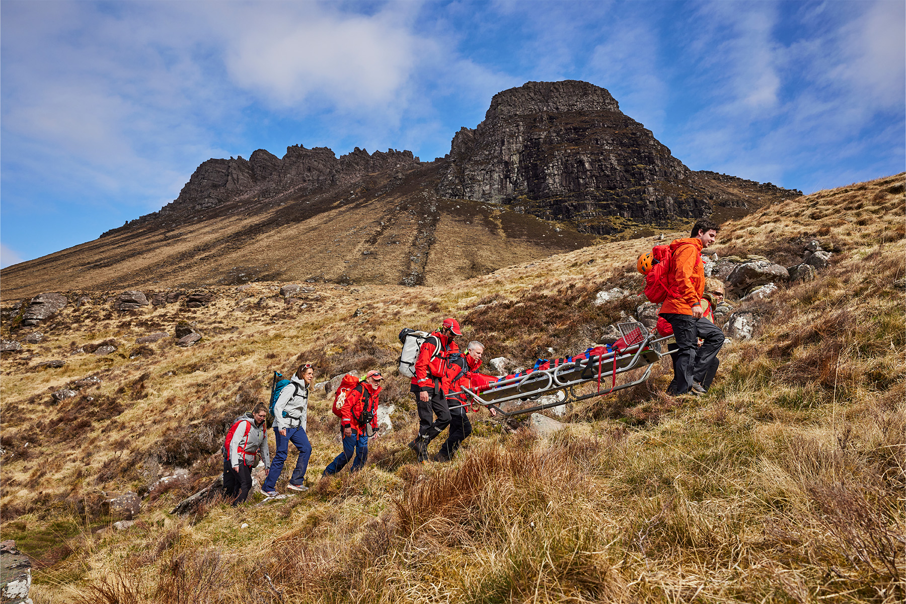 grassy walkin up stac pollaidh