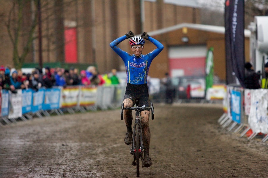 Helen Wyman, Kona Factory, European Champion, National Championships, 2014, Derby, salute, cyclo-cross, pic: Balint Hamvas