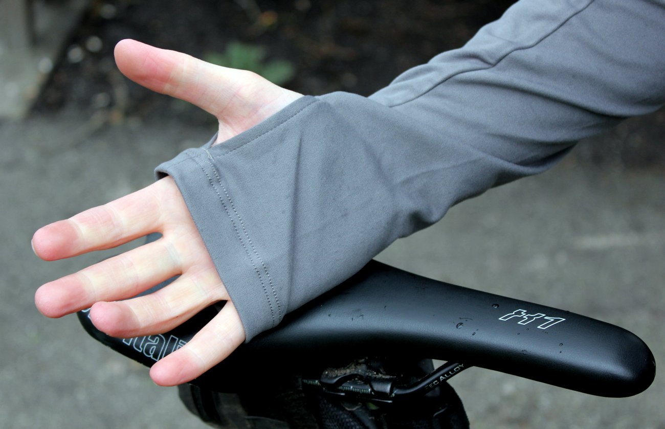 Sugoi Carbon L/S Base Layer (Pic: Timothy John/Factory Media)