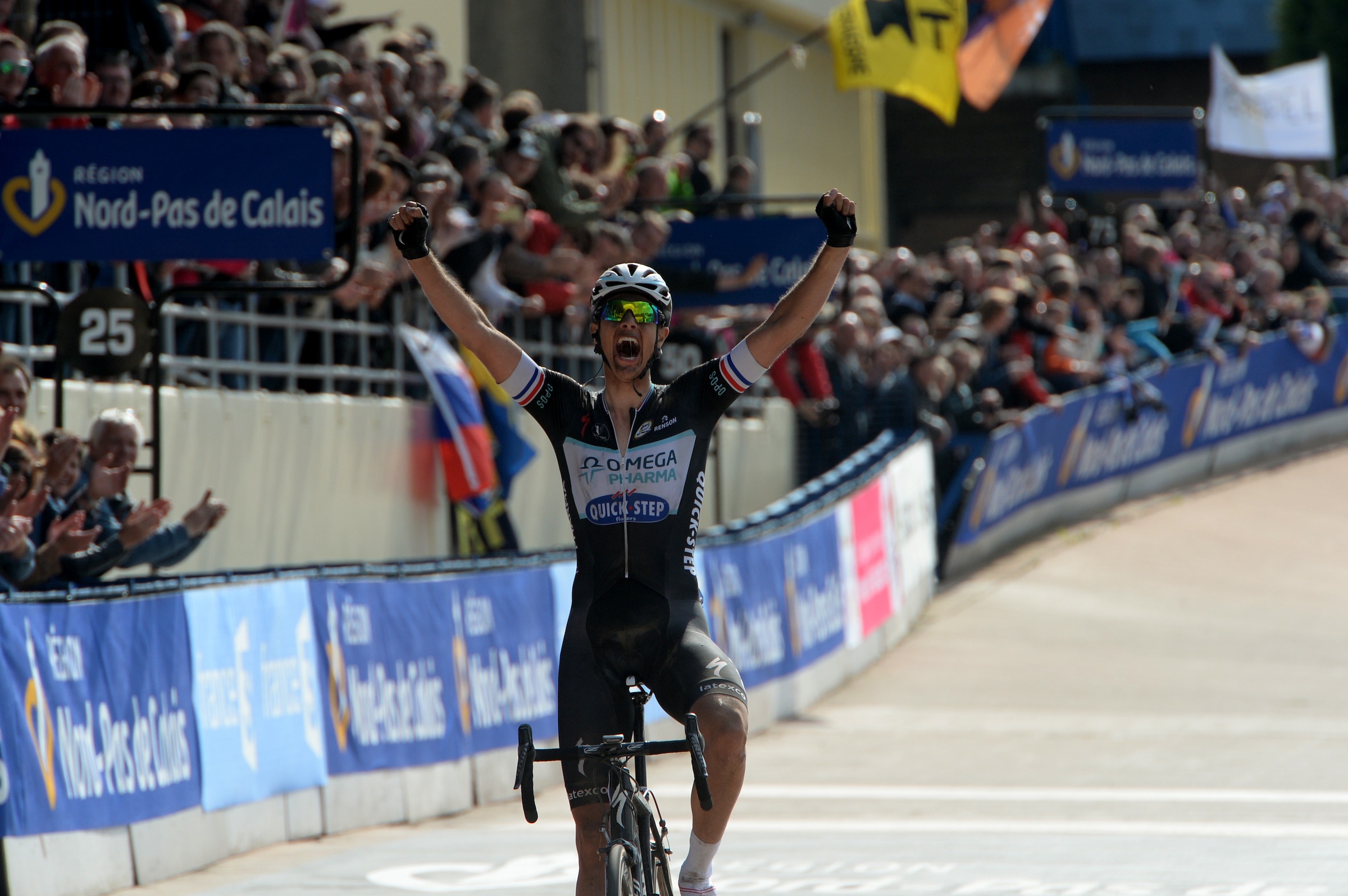 Niki Terpstra, Paris-Roubaix 2014, Salute, pic: ©Sirotti