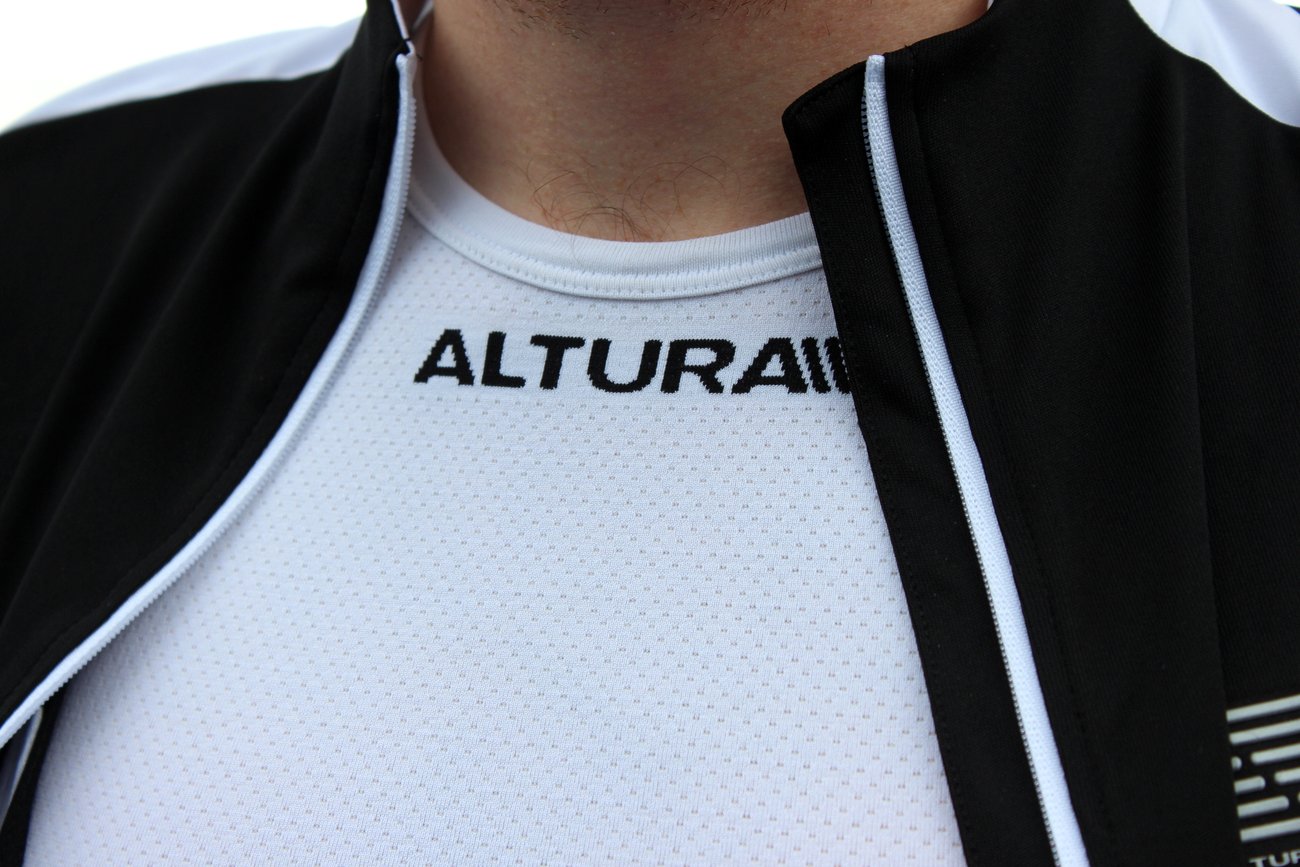 Altura Raceline short sleeve jersey and Thermocool short sleeve base layer (Pic: Timothy John/Factory Media)