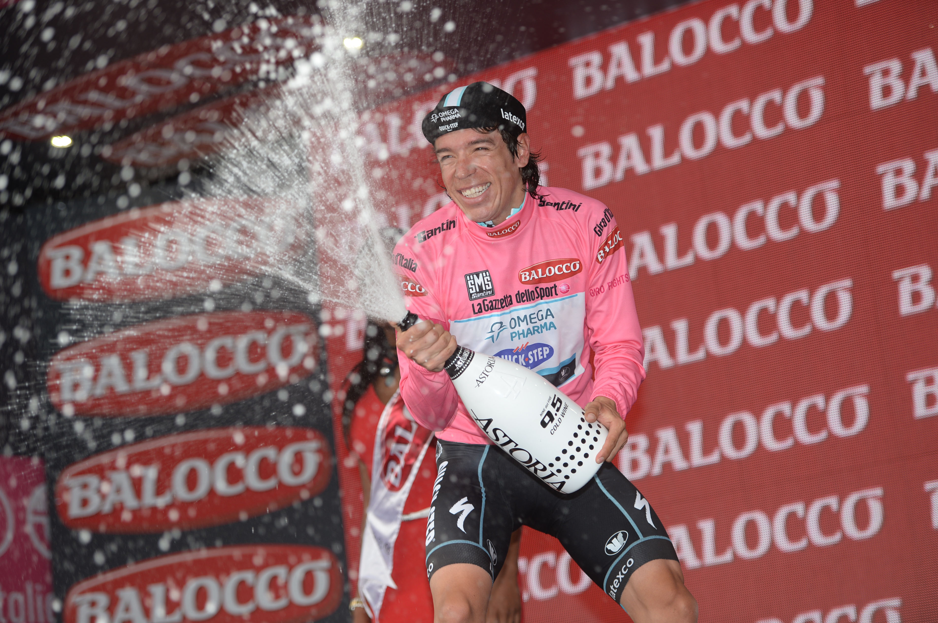 Rigoberto Uran, pink jersey, maglia rosa, podium, 2014, Giro d'Italia, champagne, pic: Sirotti