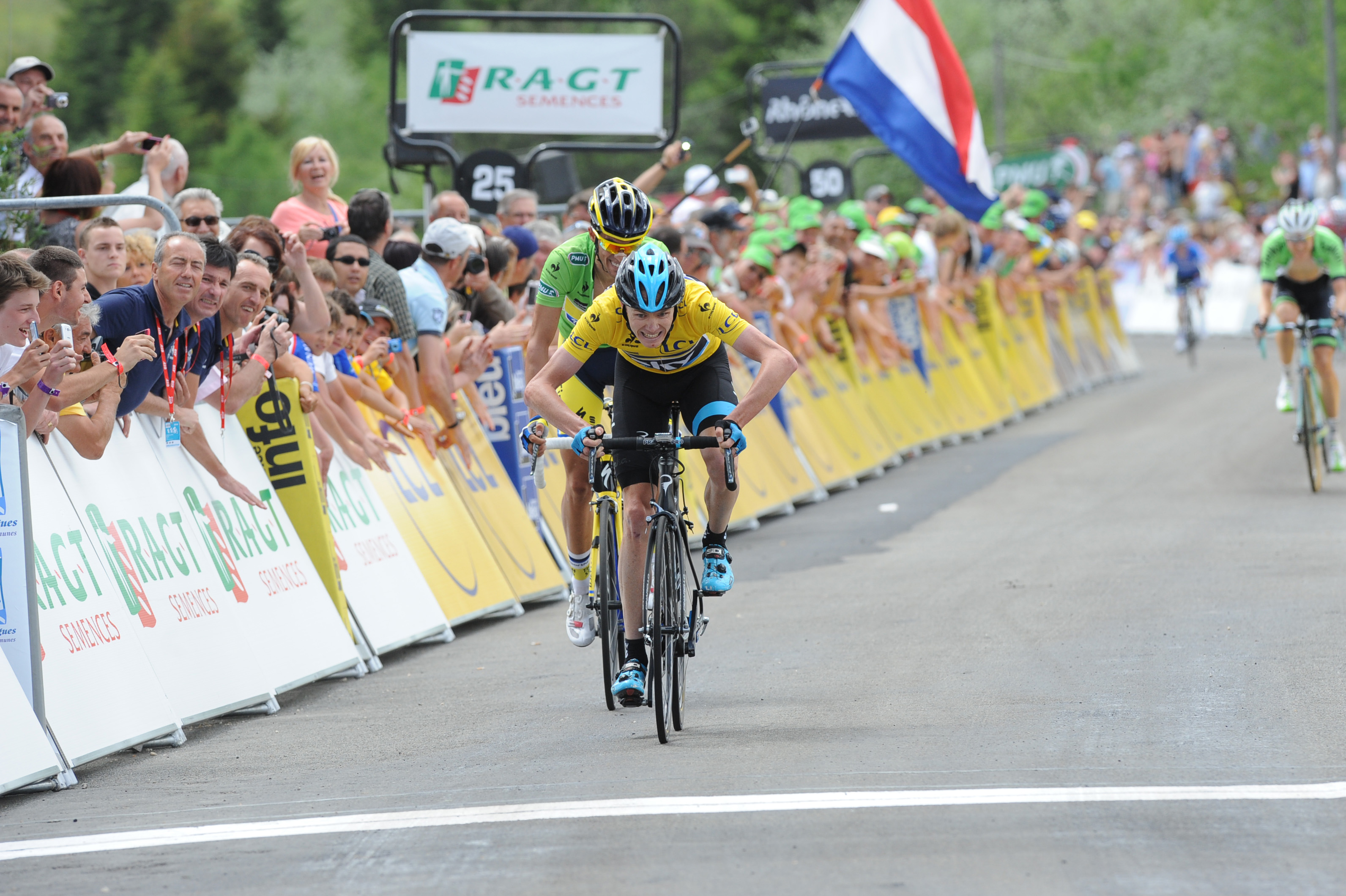 Chris Froome, Team Sky, yellow jersey, sprint, throw, Criterium du Dauphine, 2014, stage two, Col du Beal, pic: Sirotti