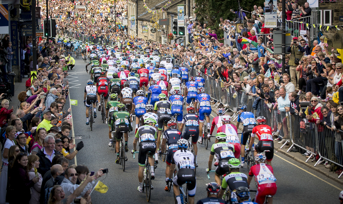 Tour de France, stage one, fans, pic: Allan McKenzie/SWpix.com)