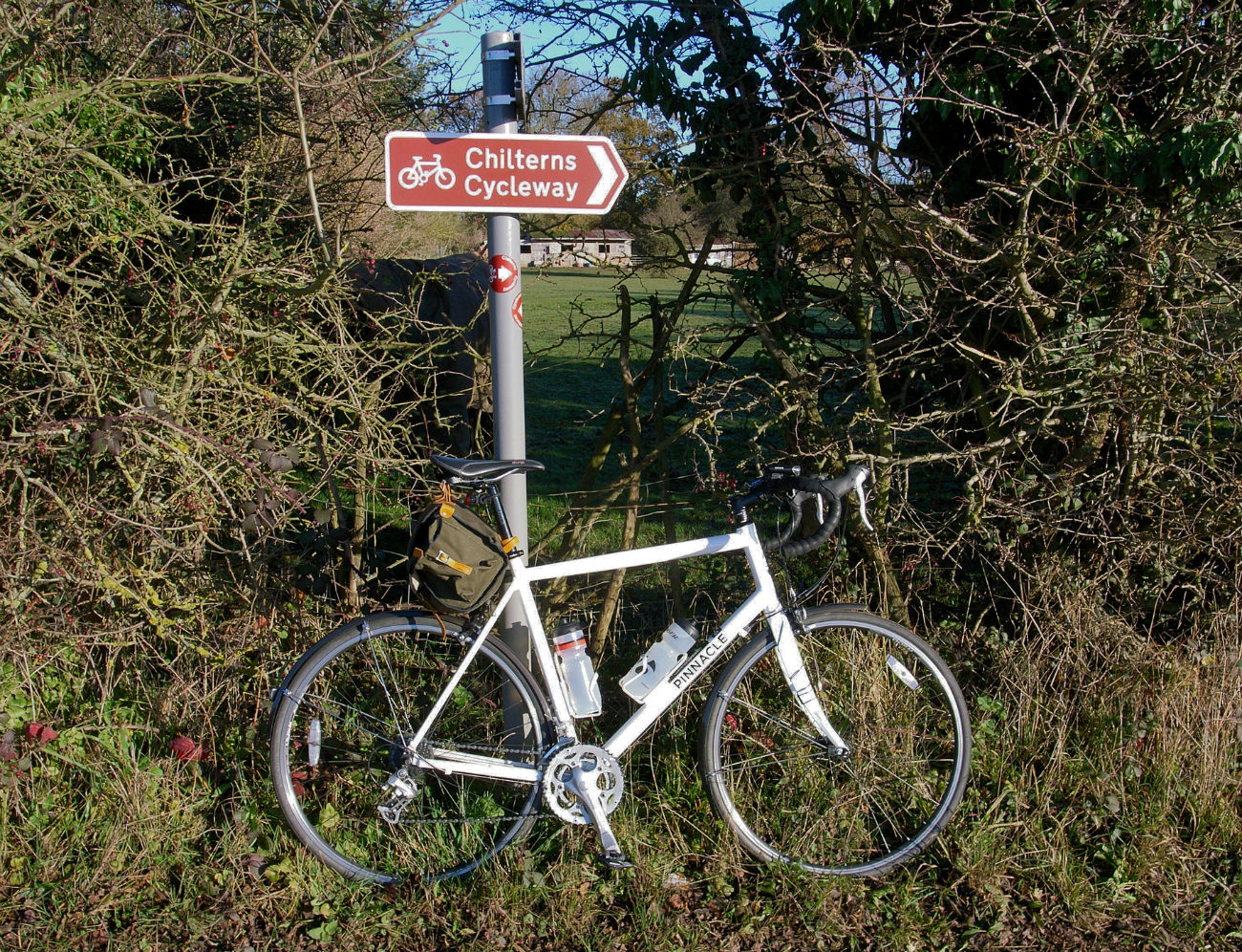 Chilterns Cycleway, touring (Pic: Steve Cadman / Creative Commons)