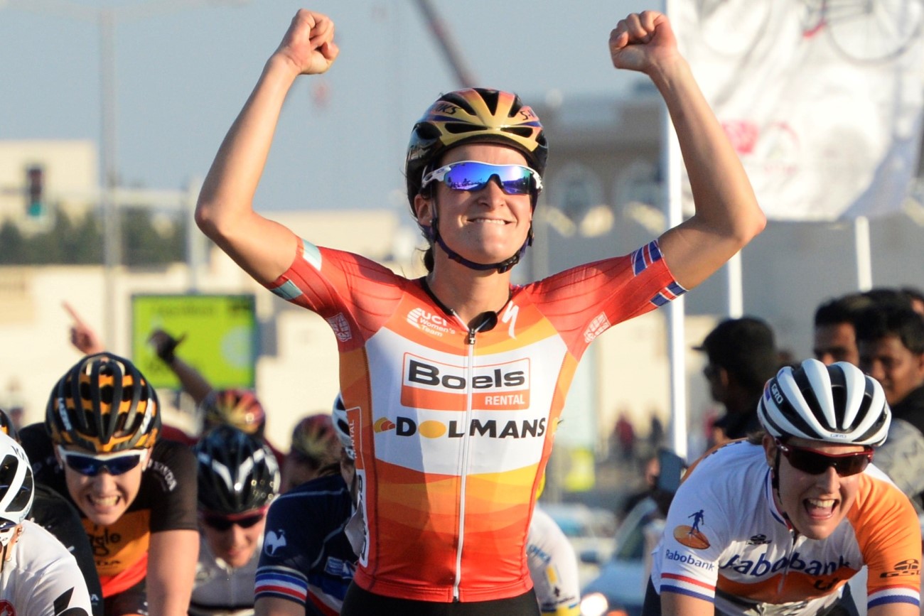 Lizzie Armitstead, Boels-Dolmans, salute, Tour of Qatar, 2015, pic: Bruno Bade, ASO split post size