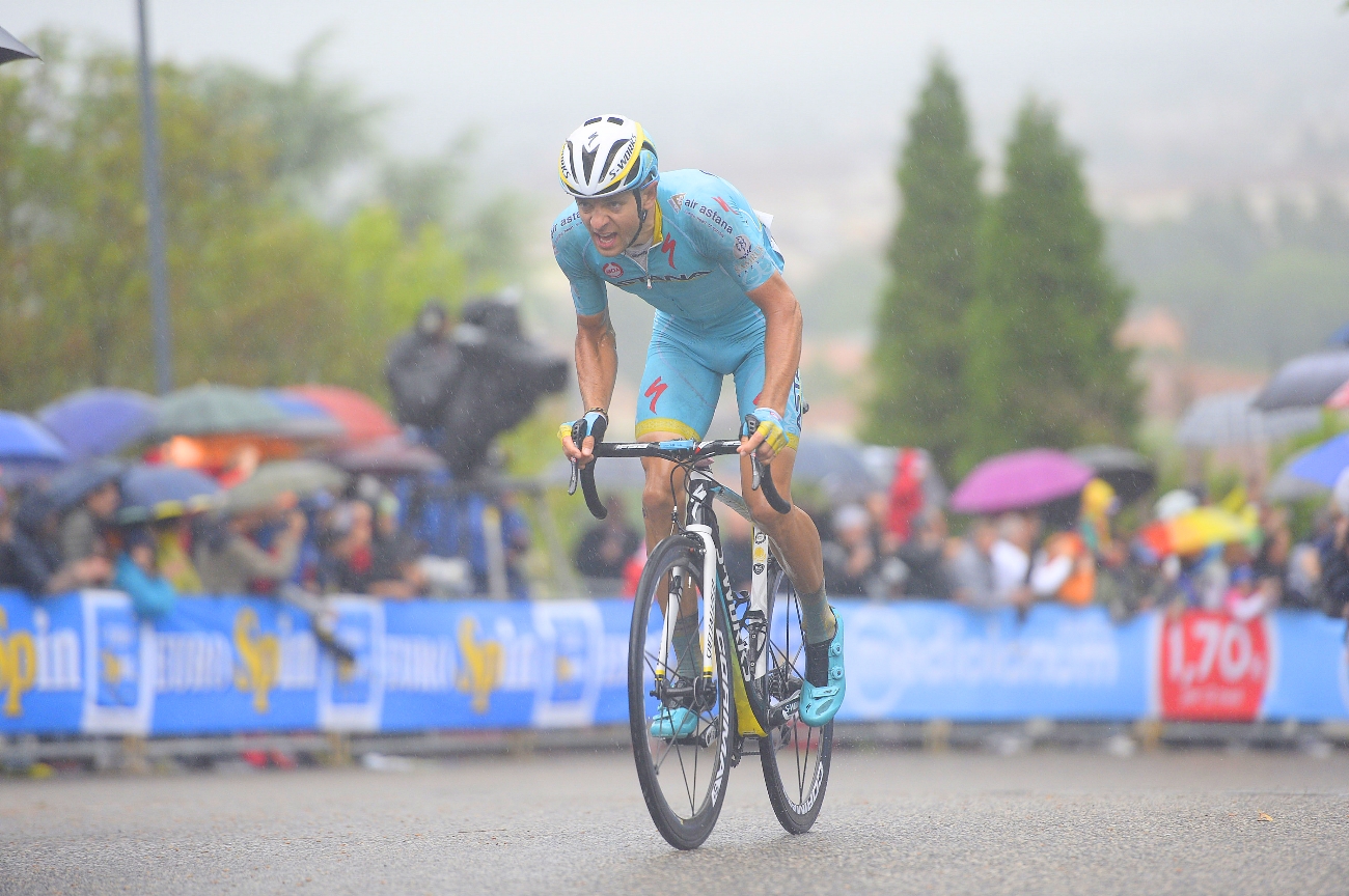 Tanel Kangert, Astana, rain, Giro d'Italia, 2015, pic: Sirotti