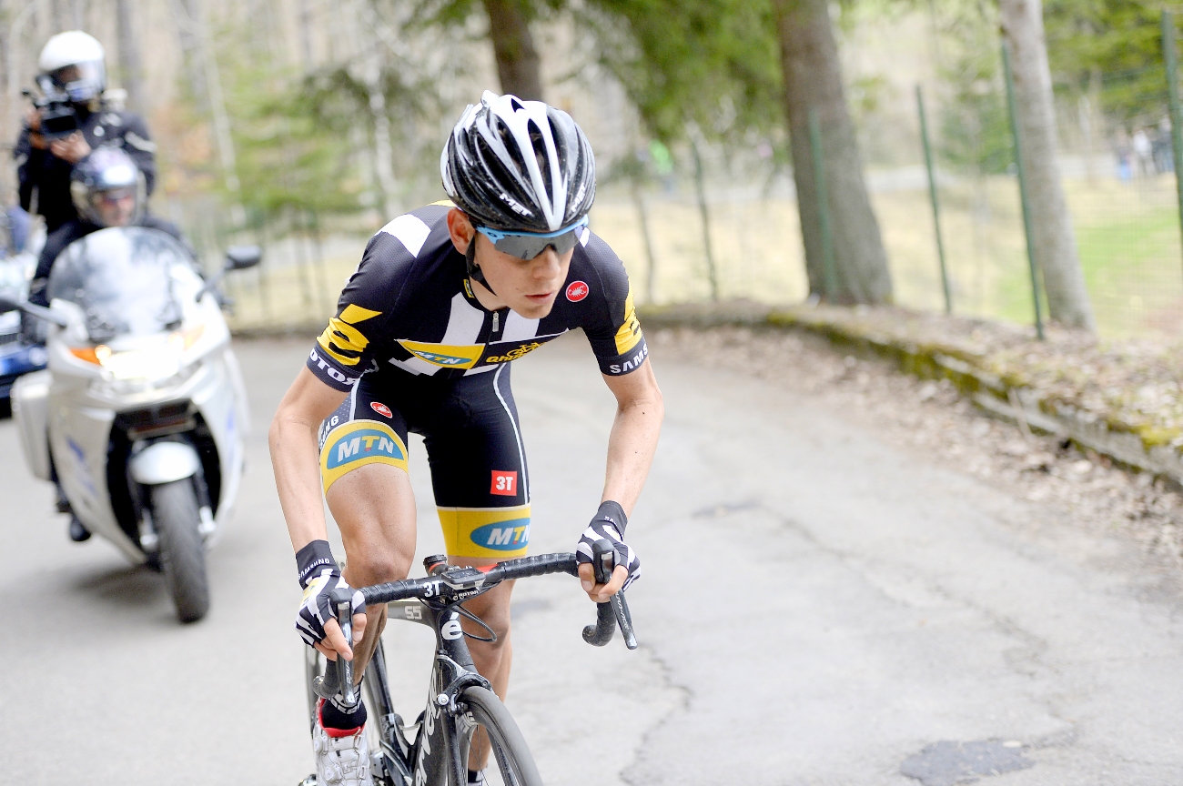 Louis Meintjes, 2015, MTN-Qhubeka, climb, standing, pic: Sirotti