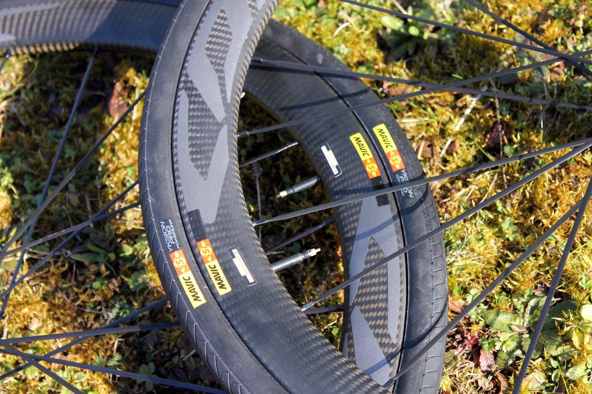Mavic Cosmic Pro Carbon SL C and Ksyrium Pro Carbon Mavic Cosmic Pro Carbon SL C and Ksyrium Pro Carbon