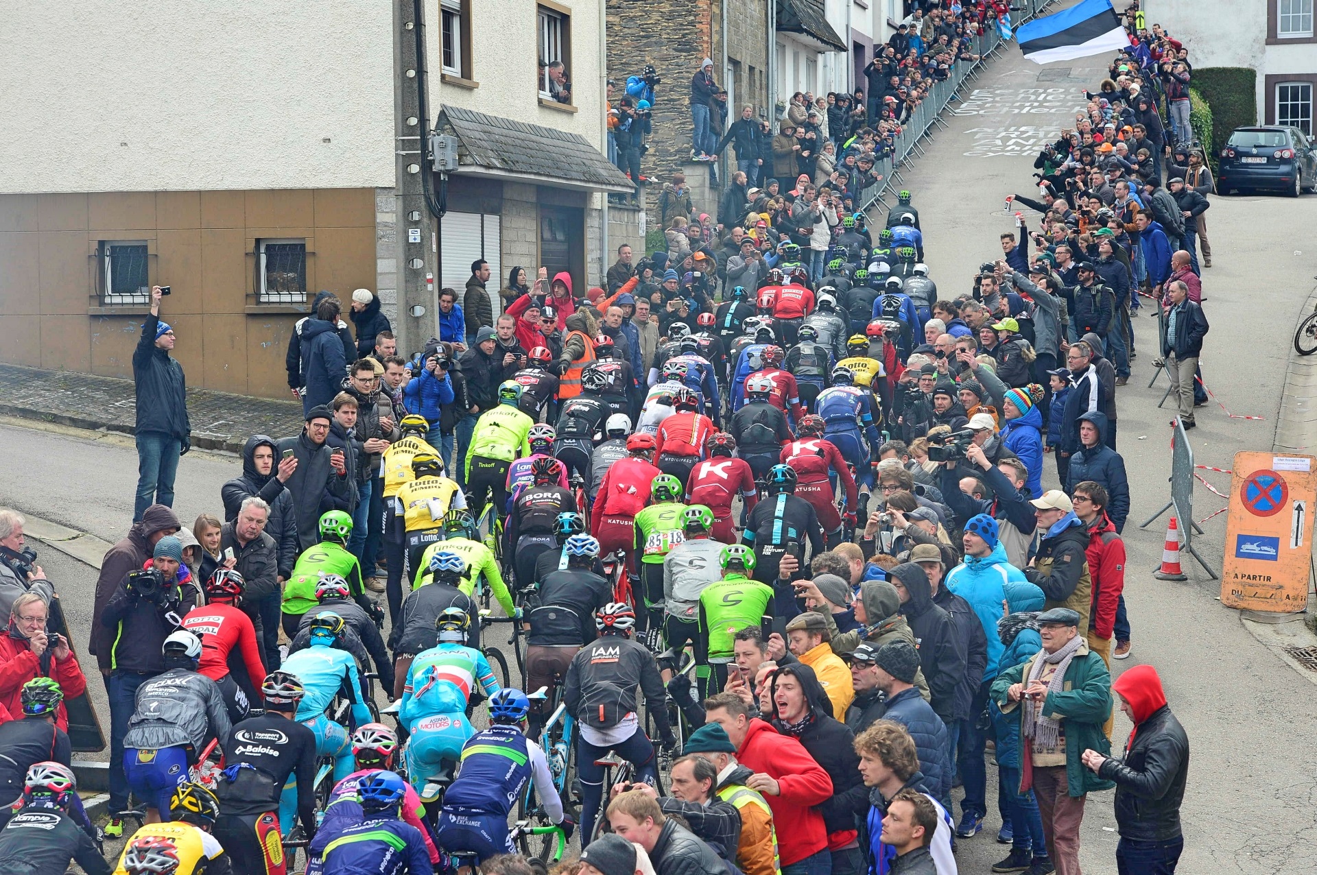 peloton, climb, Liege-Bastogne-Liege, 2016, pic - Sirotti