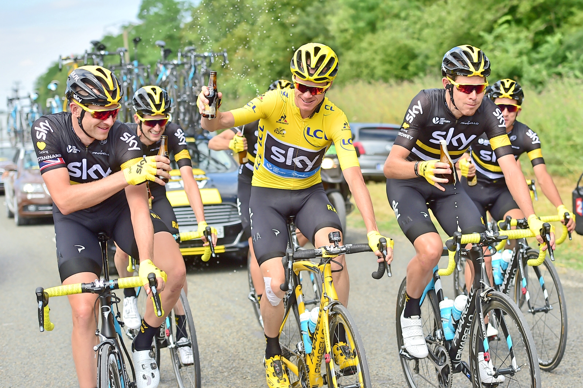Team Sky, champagne, Tour de France, 2016, stage 21, pic - Alex Broadway_ASO