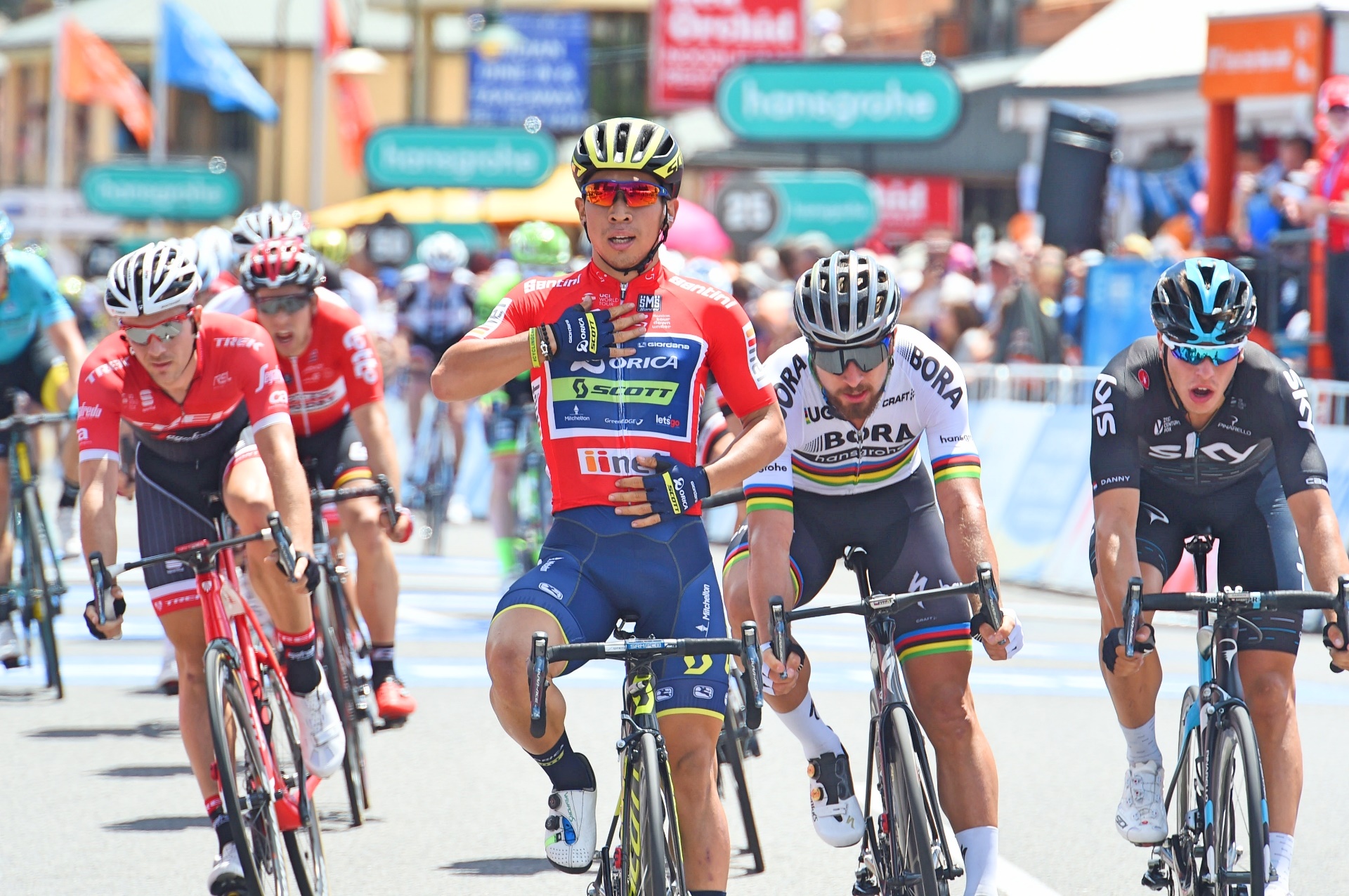 Caleb Ewan, Tour Down Under, 2017, sprint, salute, red jersey, pic - Sirotti