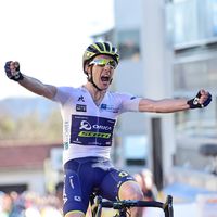 Simon Yates, Paris-Nice, 2017, Orica-Scott, white jersey, salute, pic - ASO