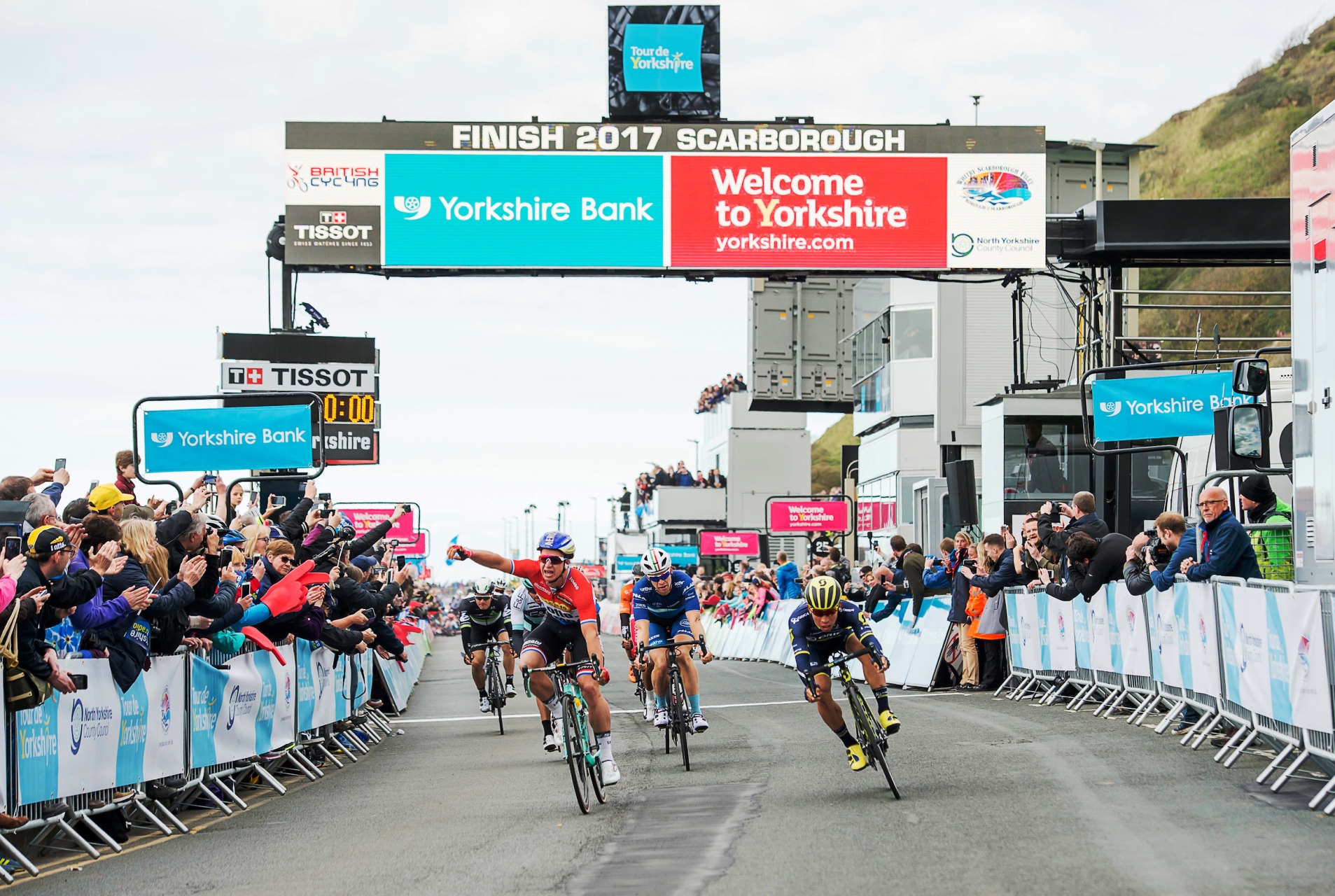2017 Tour de Yorkshire - Bridlington - Scarborough, Dylan Groenewegen, sprint finish, Caleb Ewan, pic - Allan McKenzie/SWpix.com