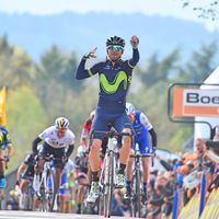 Alejandro Valverde, Mur de Huy, climb, La Fleche Wallonne, 2017, salute, pic - Sirotti