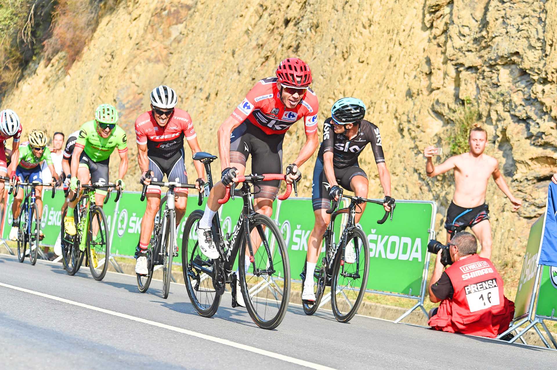 Chris Froome, Vuelta a Espana, 2017, Team Sky, red jersey, attack, pic - Sirotti