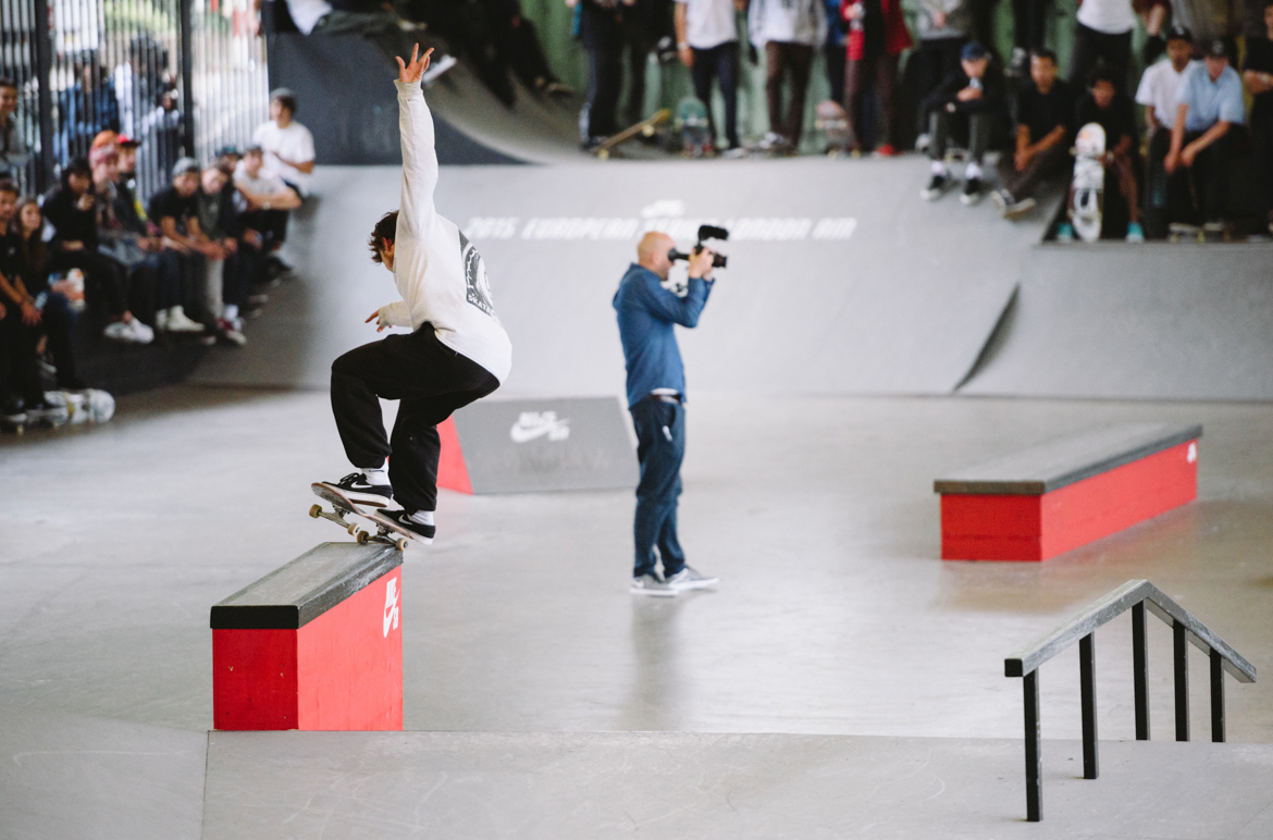 Vaughan Jones - frontside nosegrind