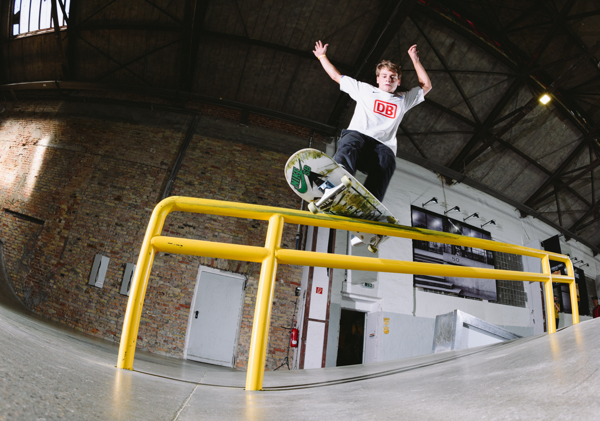 Yoshi Tanenbaum - frontside feeble. Photo by Maksim Kalanep