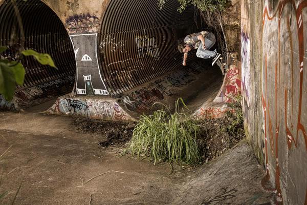 Cory Kennedy - kickflip wallride