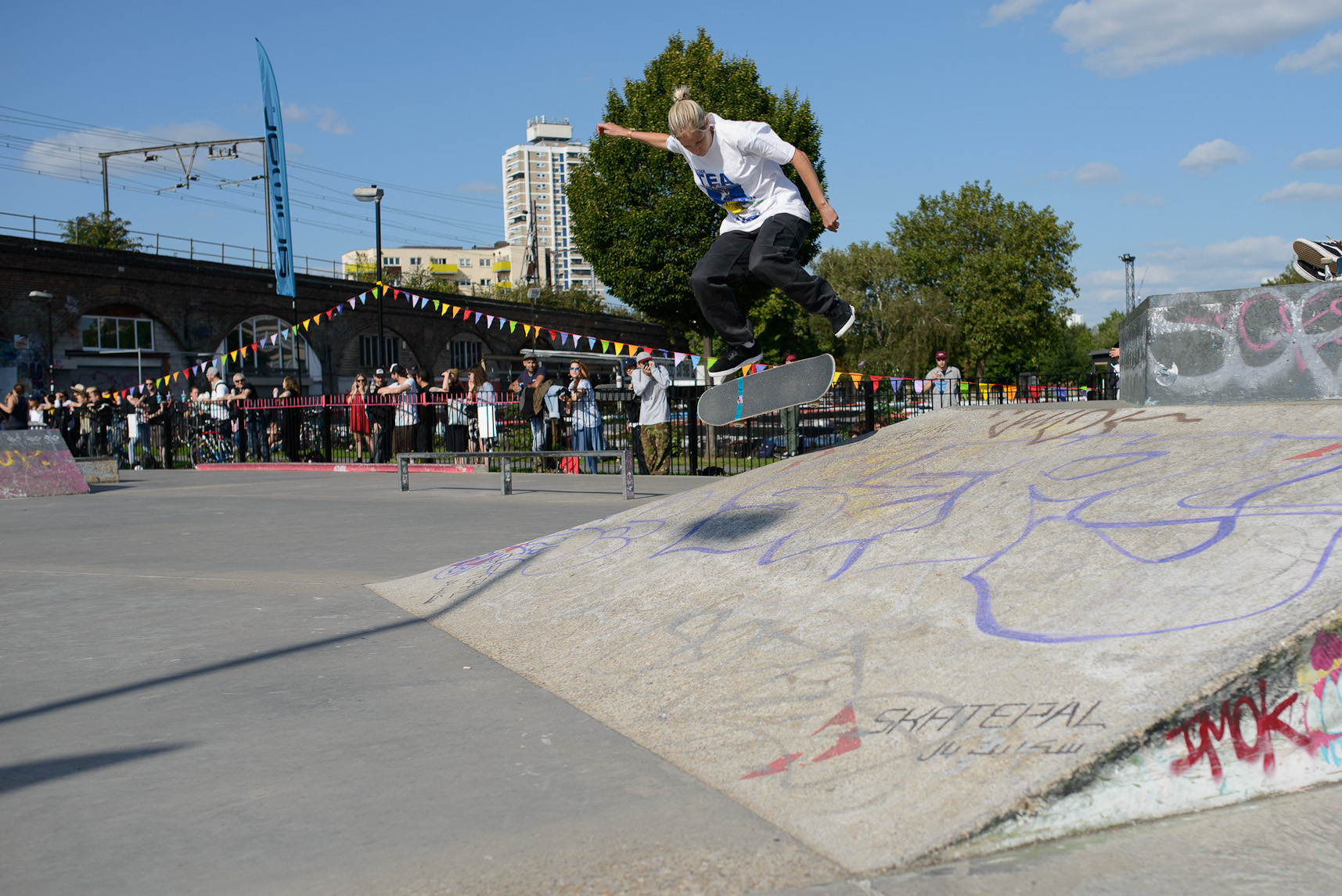 Lucy Adams - nollie inward heel