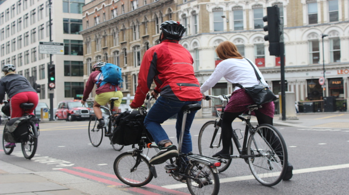 traffic lights commuters helmet