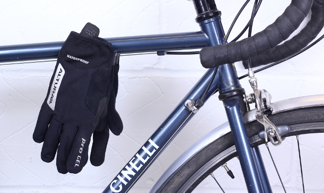 gloves frame attach fix