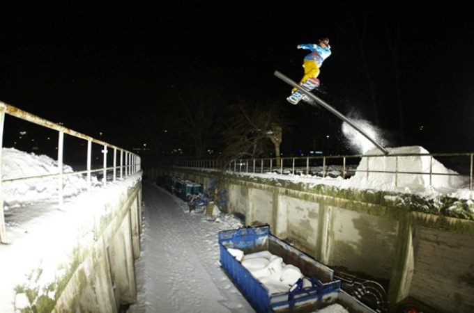 eero frontside boardslide