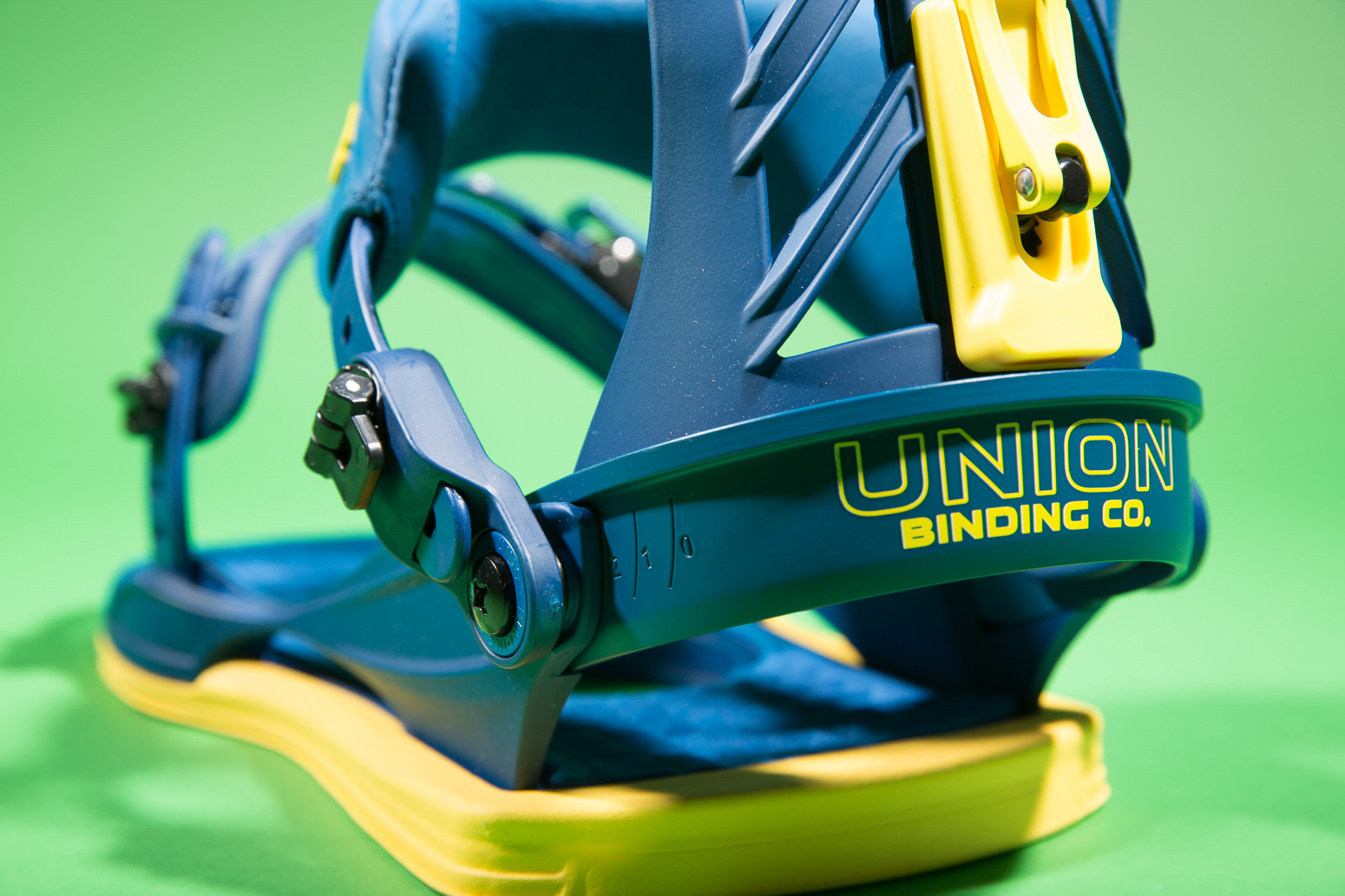 Union Contact Pro 2015-2016 Snowboard Binding Review...