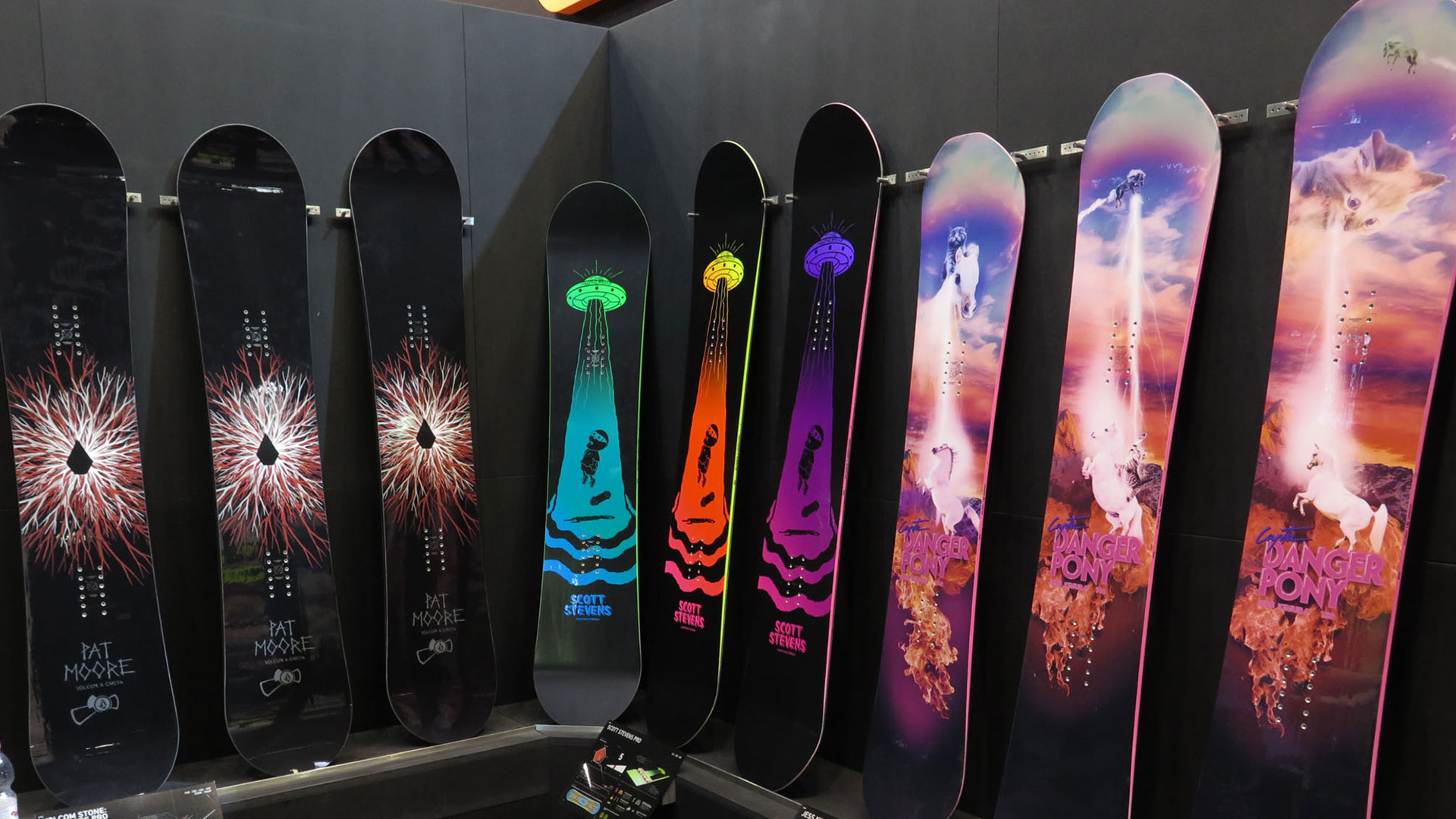 CAPiTA Snowboards 2016-2017 Preview - ISPO 2016 - Wh...