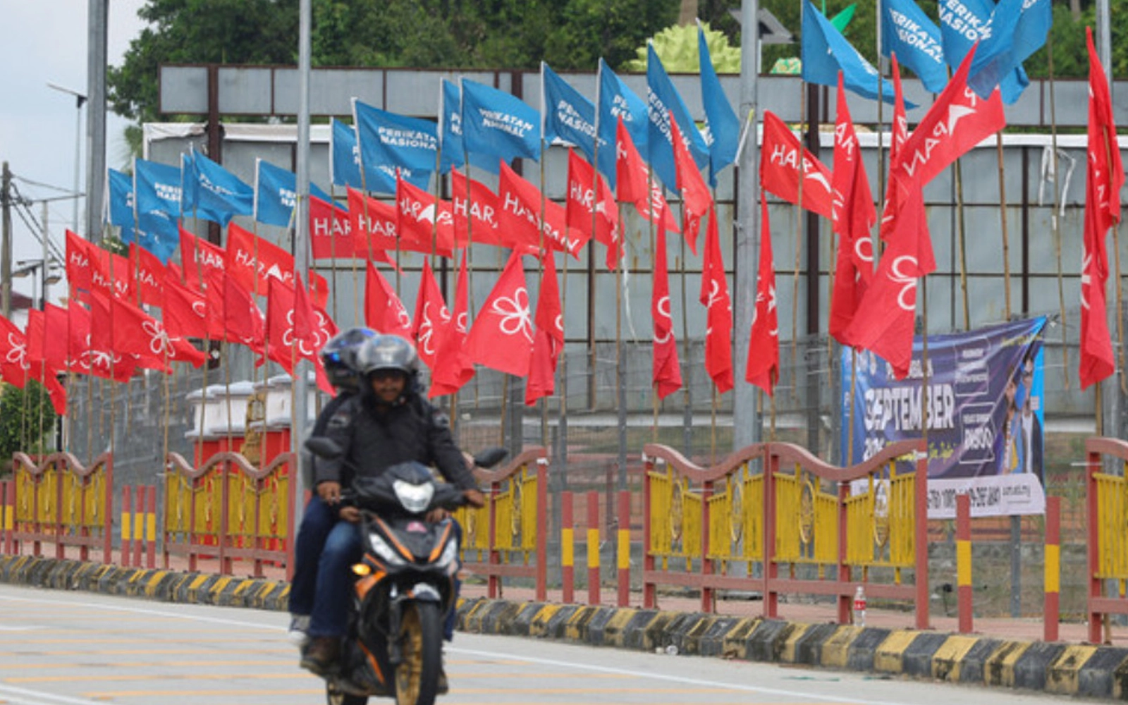 From a softer Anwar to BN-PN unity, campaign lines emerge