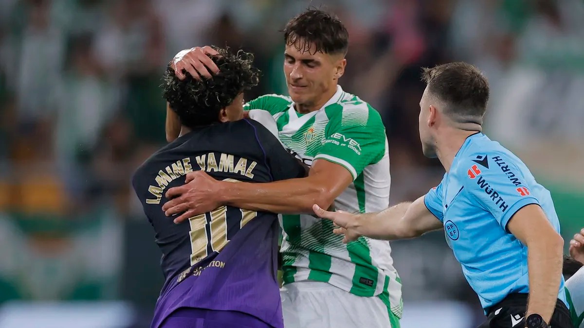 El Betis compite, se queda con diez y cae ante el Barça (2-5)