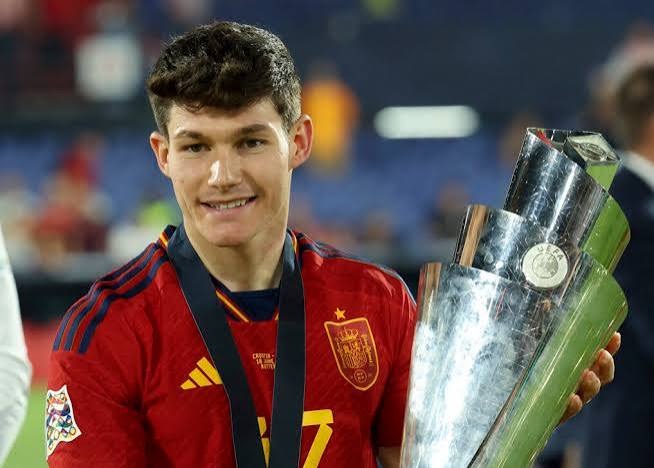 Fran García vuelve a la Selección española tras su gran inicio con el Betis