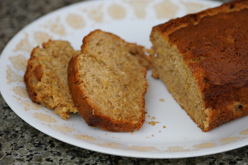 Picture of a loaf of banana bread and slices.