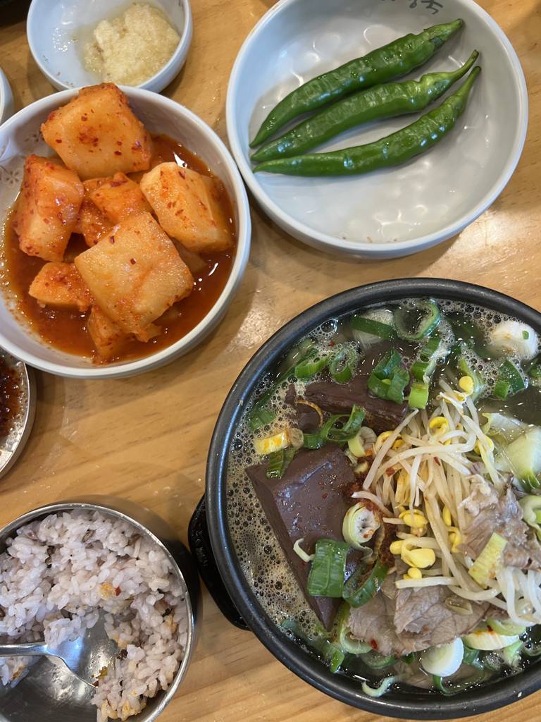 Beef Blood Soup 식사 사진