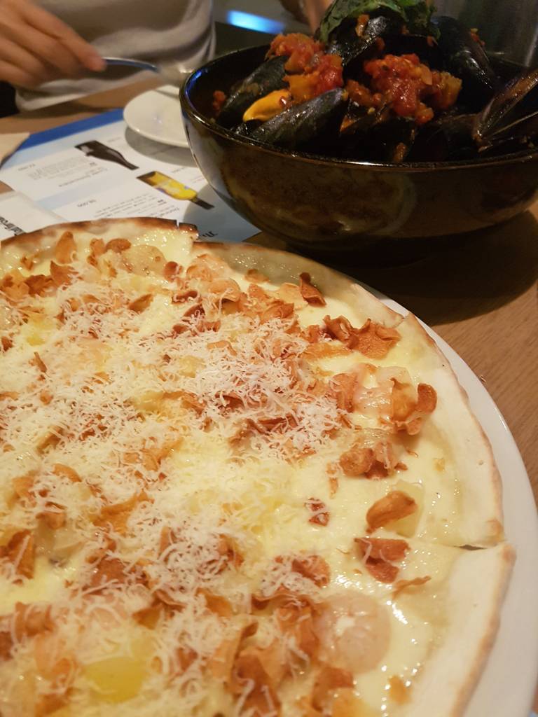 Meal photo: White Pizza with Garlic and Cheese