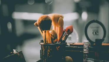 How Attractive Women Abuse Their Beauty