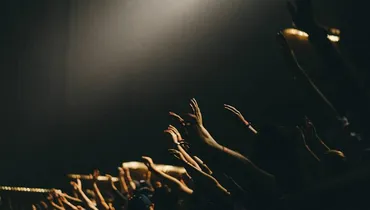 Should We Raise Our Hands in Worship? 