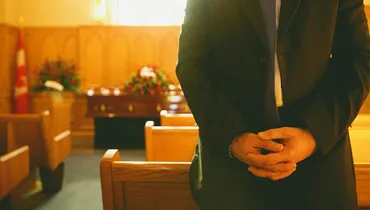 How Do You Pray in Public, Without Performing?