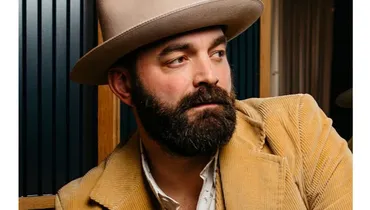 Episode 1071: Drew Holcomb