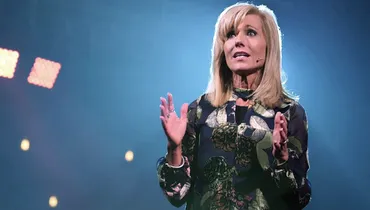 Episode 579: Beth Moore and Beautiful Eulogy