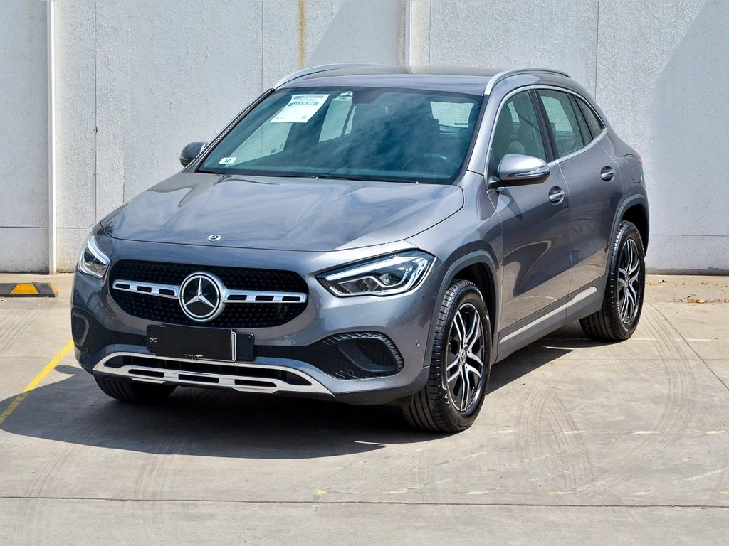 MERCEDES-BENZ GLA 200