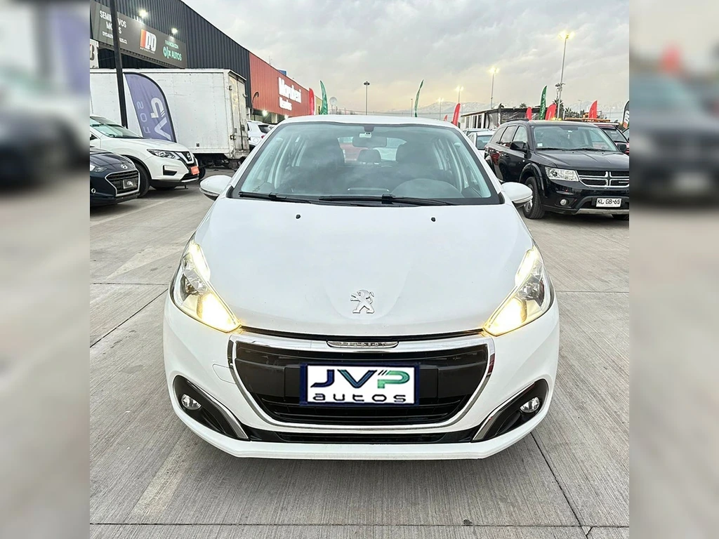 PEUGEOT 208