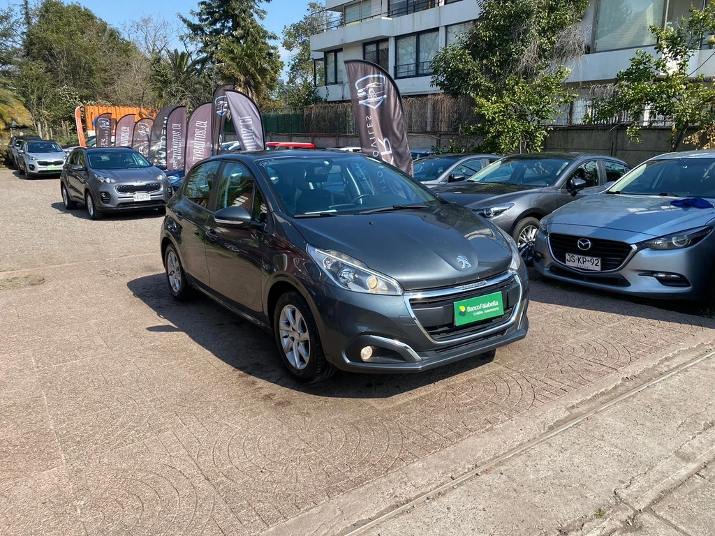 PEUGEOT 208