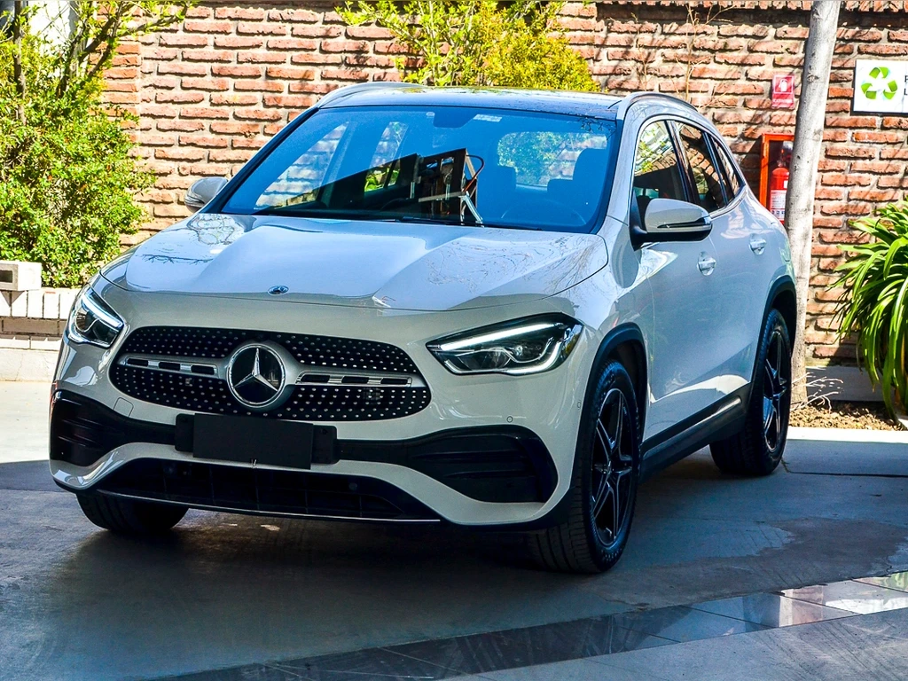 MERCEDES-BENZ GLA 220 D