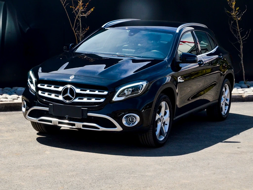 MERCEDES-BENZ GLA 200