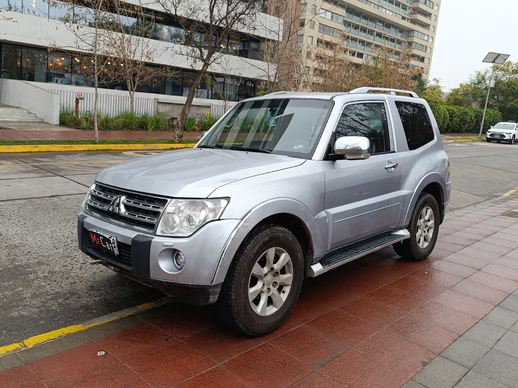 MITSUBISHI MONTERO